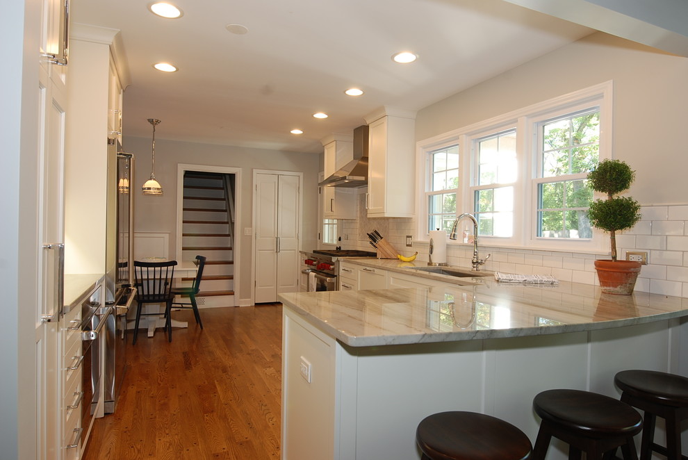 Inspiration for a transitional kitchen remodel in Chicago