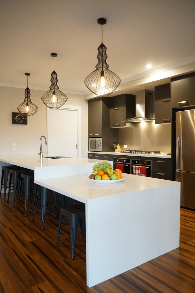 Inspiration for a contemporary kitchen in Melbourne.