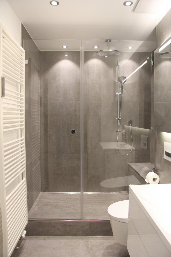 Design ideas for a contemporary bathroom in Munich.