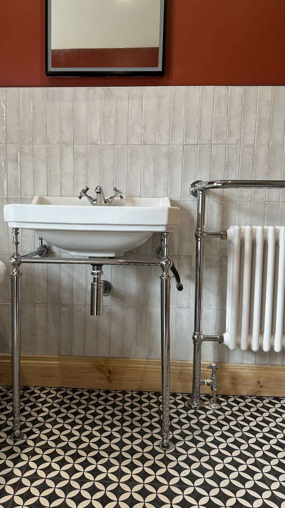 Traditional bathroom