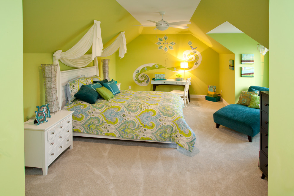 This is an example of a traditional bedroom in Cincinnati.