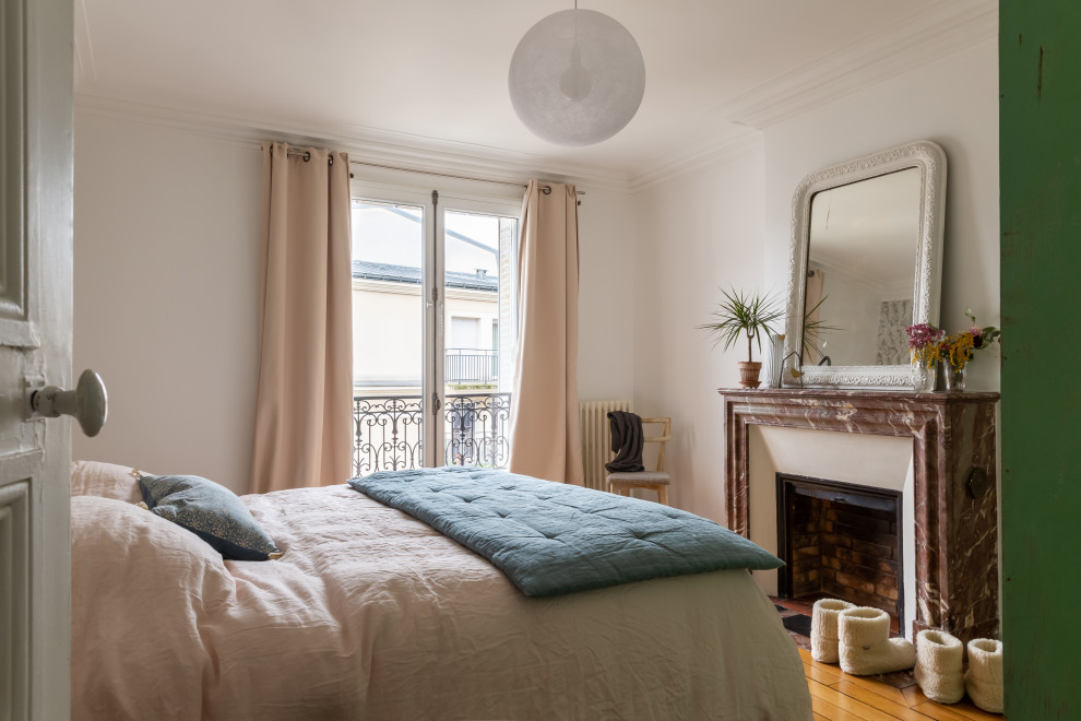 Danish bedroom photo in Paris