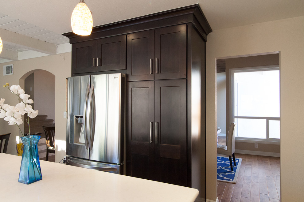 Example of a transitional kitchen design in Los Angeles