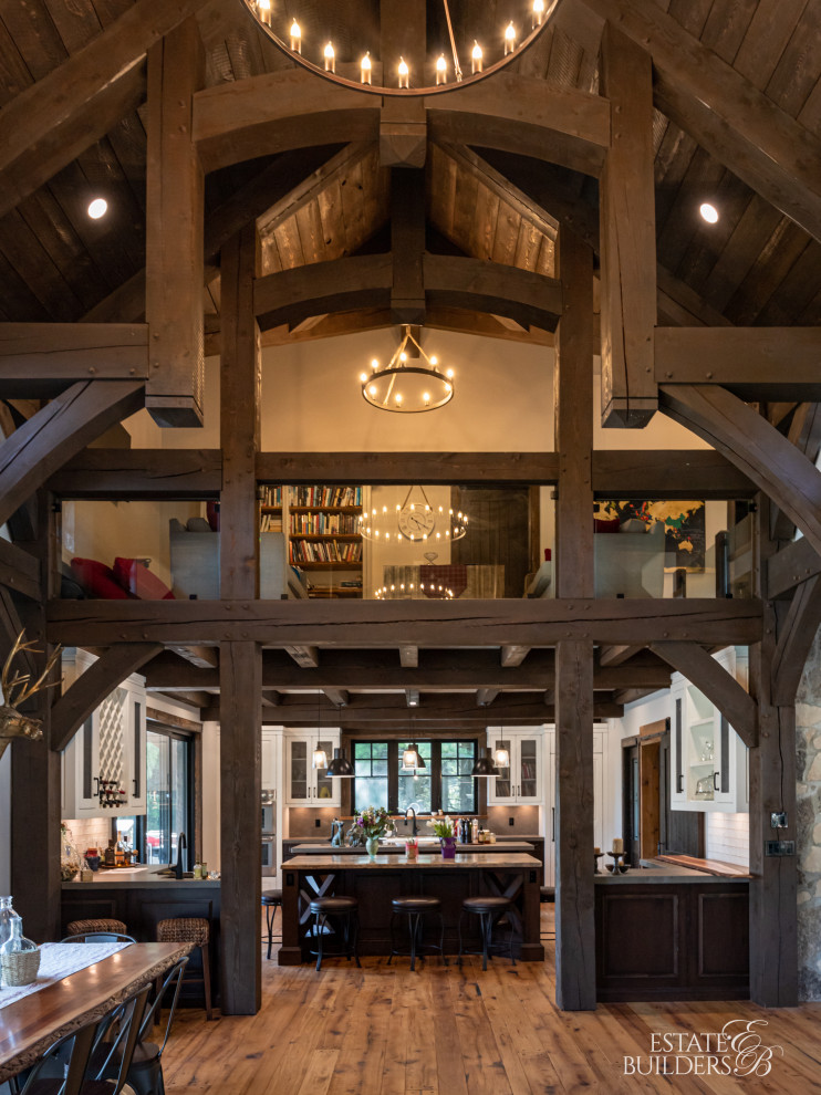 Kitchen - rustic kitchen idea in Toronto
