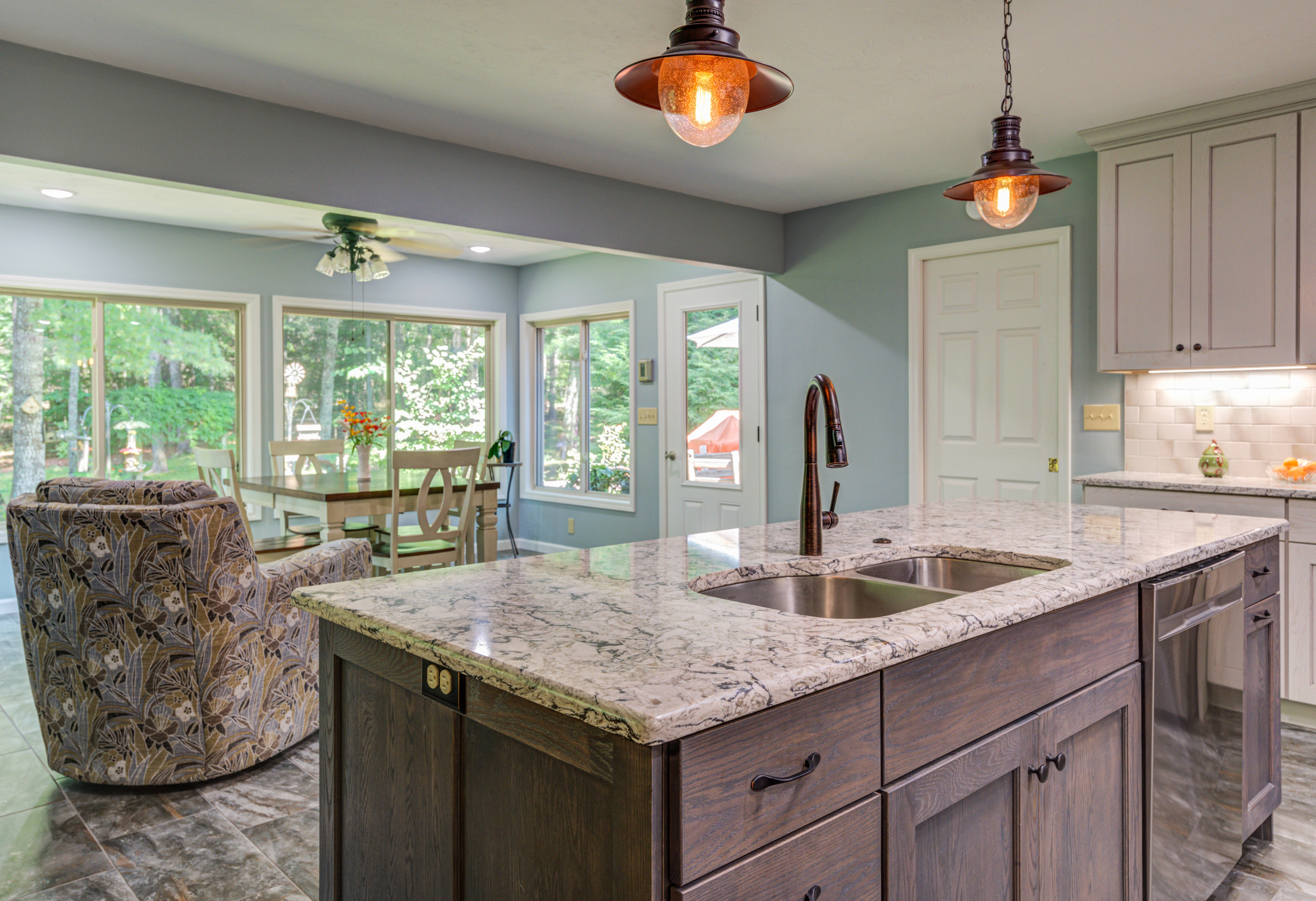 175 Forest View Dr - Four Season Room / Kitchen