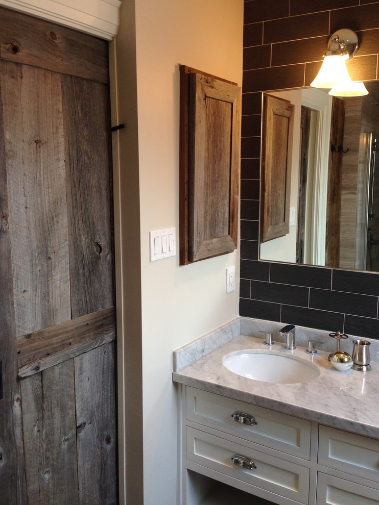 Home design - rustic home design idea in Toronto