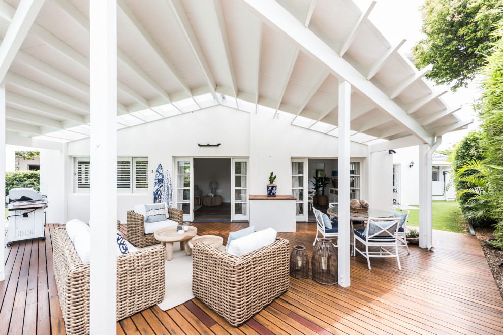 Photo of a beach style ground level deck in Gold Coast - Tweed with a roof extension.