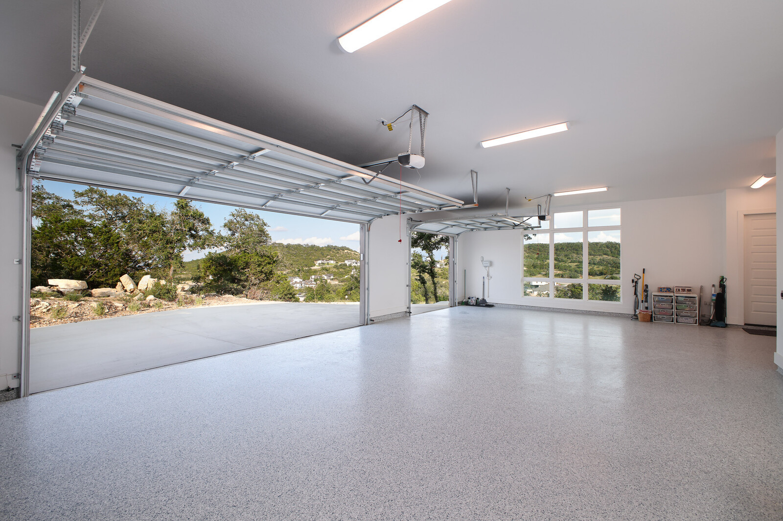 Modern: 4,950 ft², 4 BR/4 BA/2 ST home