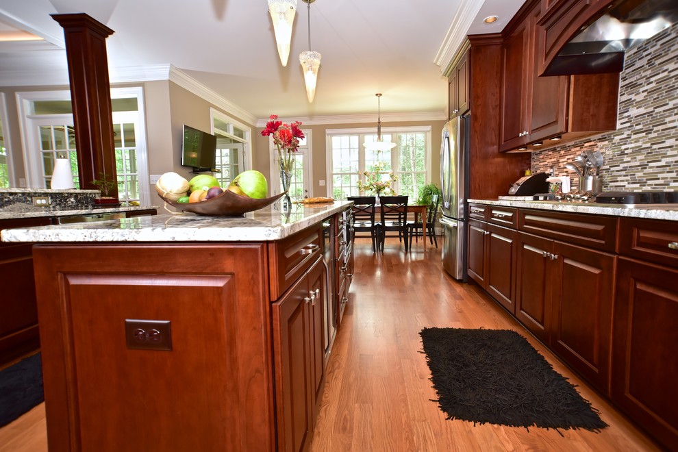 CHERRY KITCHEN WITH COLUMNS