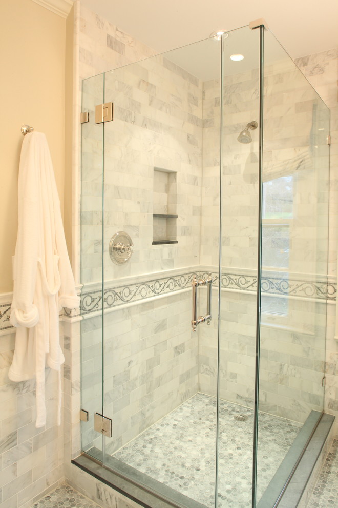 Cette photo montre une salle de bain chic avec un lavabo encastré, un plan de toilette en marbre, un carrelage gris, un carrelage de pierre, un placard en trompe-l'oeil, des portes de placard marrons, une douche d'angle et WC séparés.