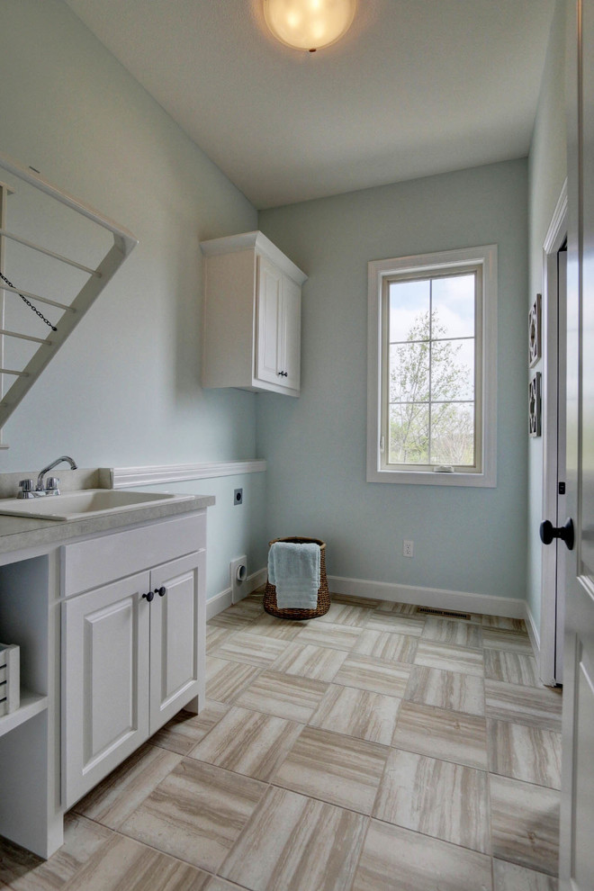 Photo of a transitional laundry room in Kansas City.