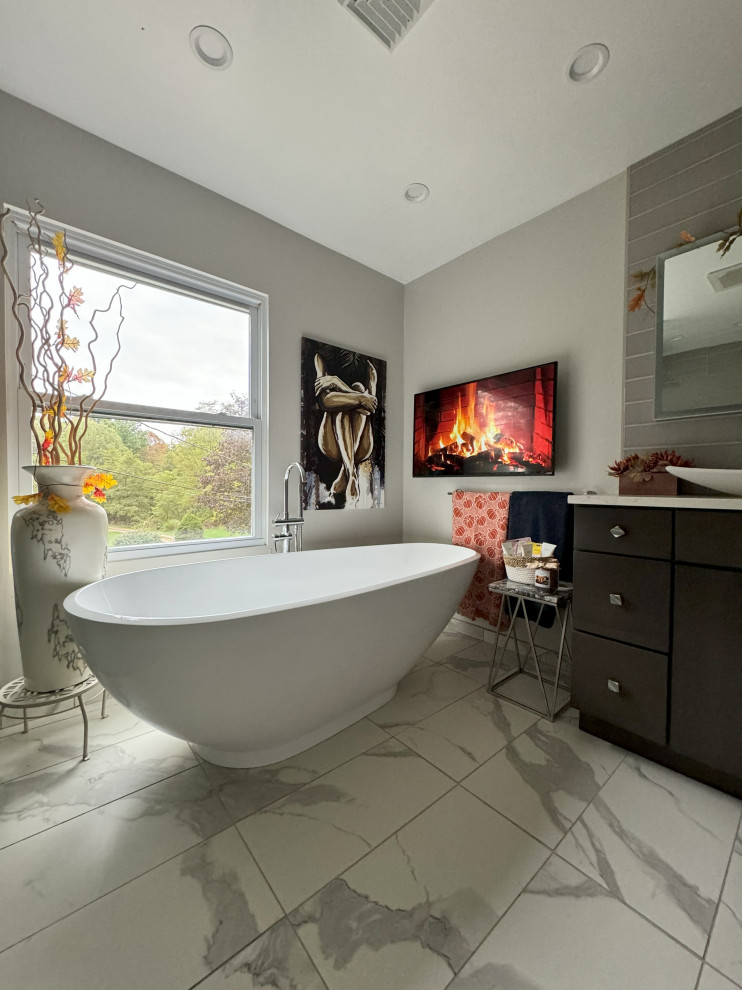 Freestanding tub