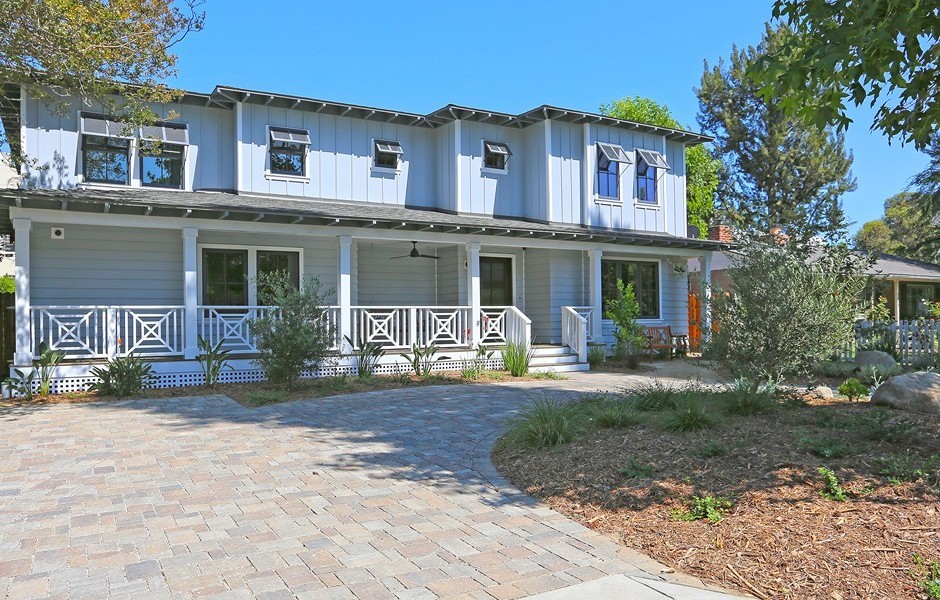 Photo of a mid-sized contemporary two-storey blue exterior in Los Angeles with wood siding and a flat roof.