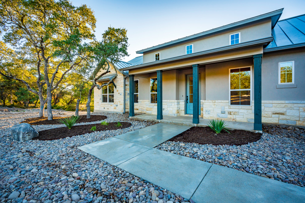 Example of a transitional home design design in Austin