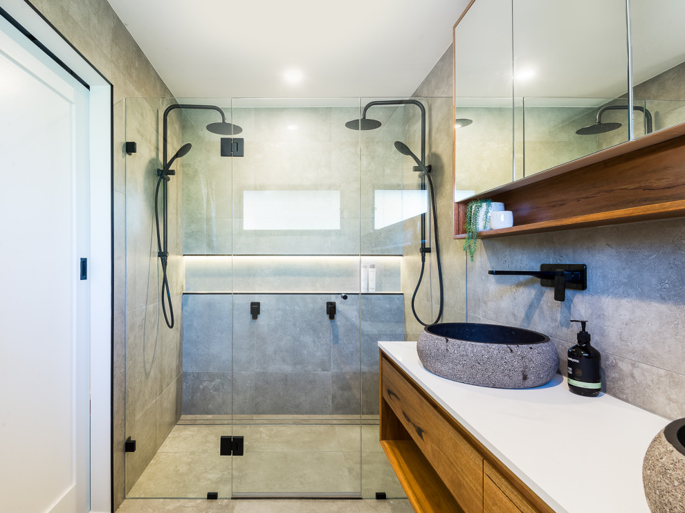 Inspiration for a contemporary bathroom in Brisbane.