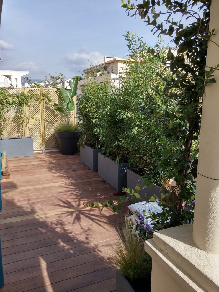 Photo of a mid-sized contemporary rooftop deck in Nice with a container garden and no cover.