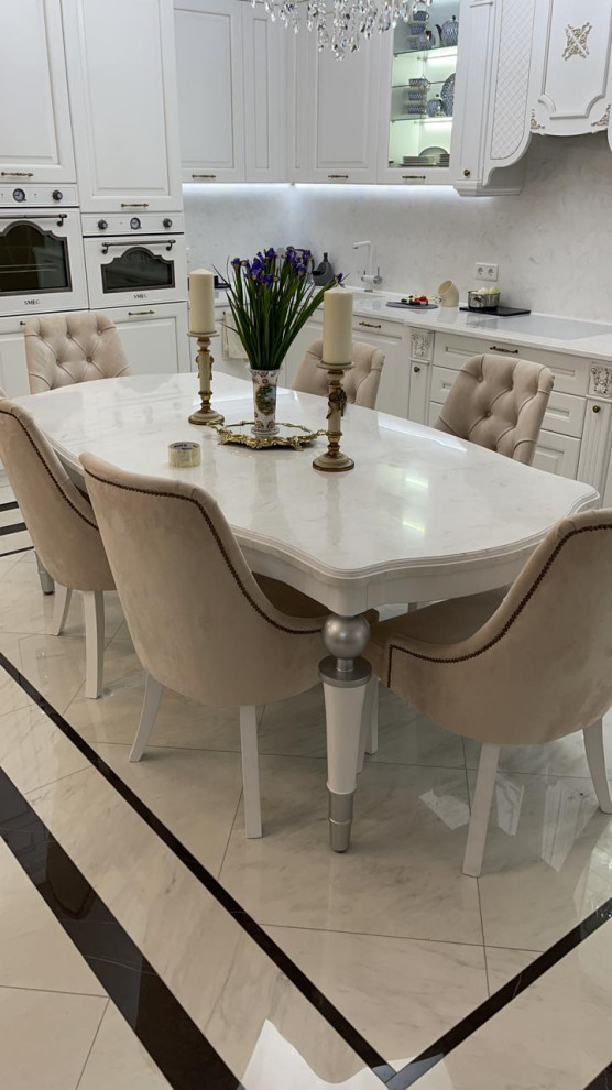 Стол обеденный