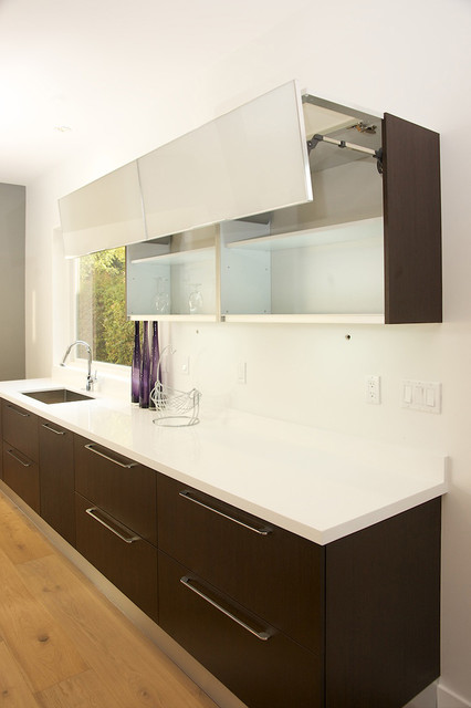 Green custom home in Los Altos modern-kueche