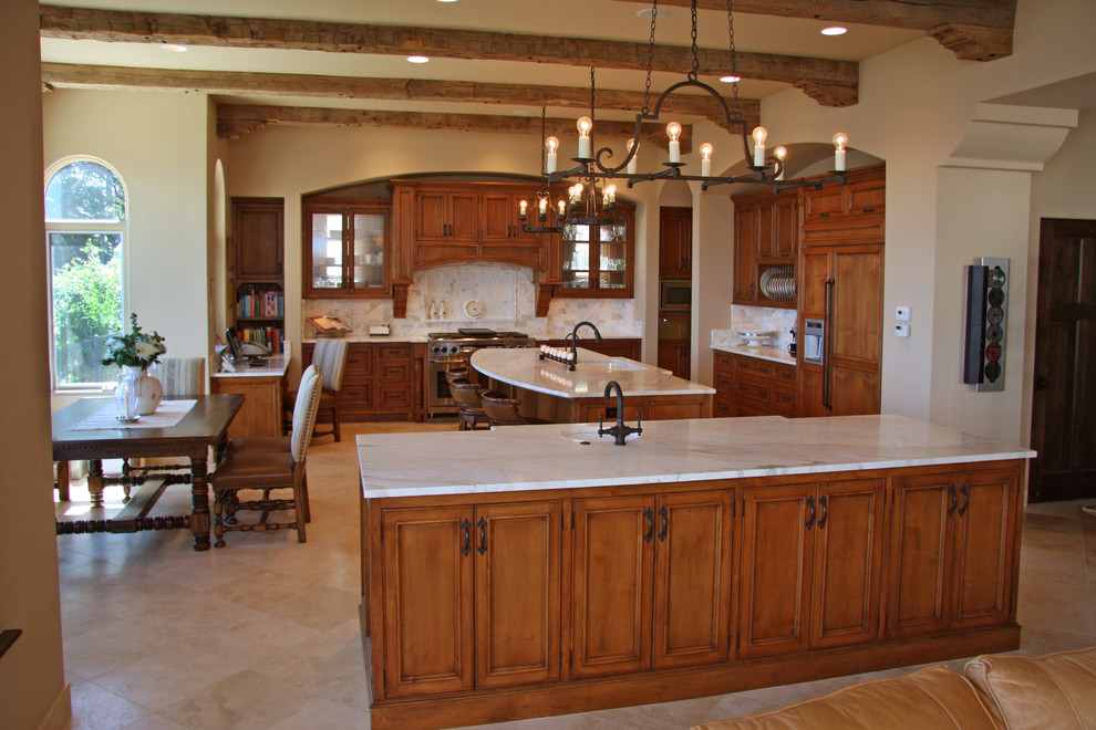 Example of a tuscan home design design in Sacramento