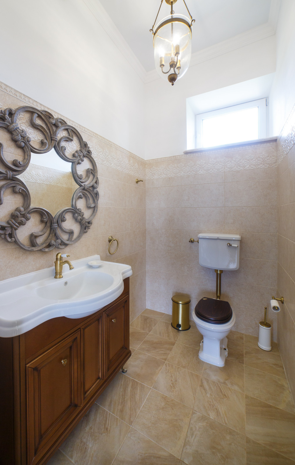 Интерьер загородного дома с двусветным пространством