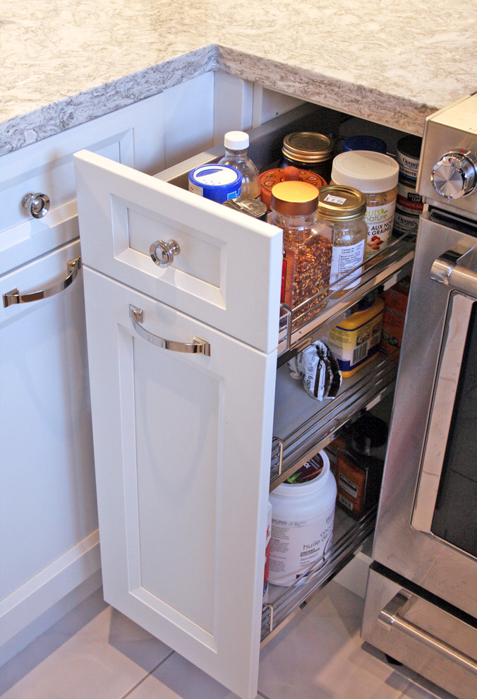 Inspiration for a transitional kitchen remodel in Toronto