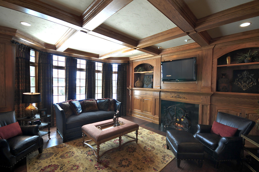 Photo of a traditional living room in Detroit.