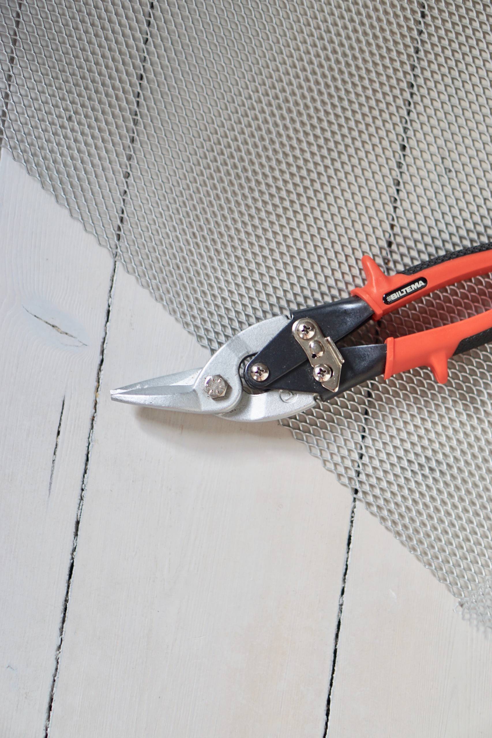 DIY: Eine schicke Lampe aus Lochblech selber bauen