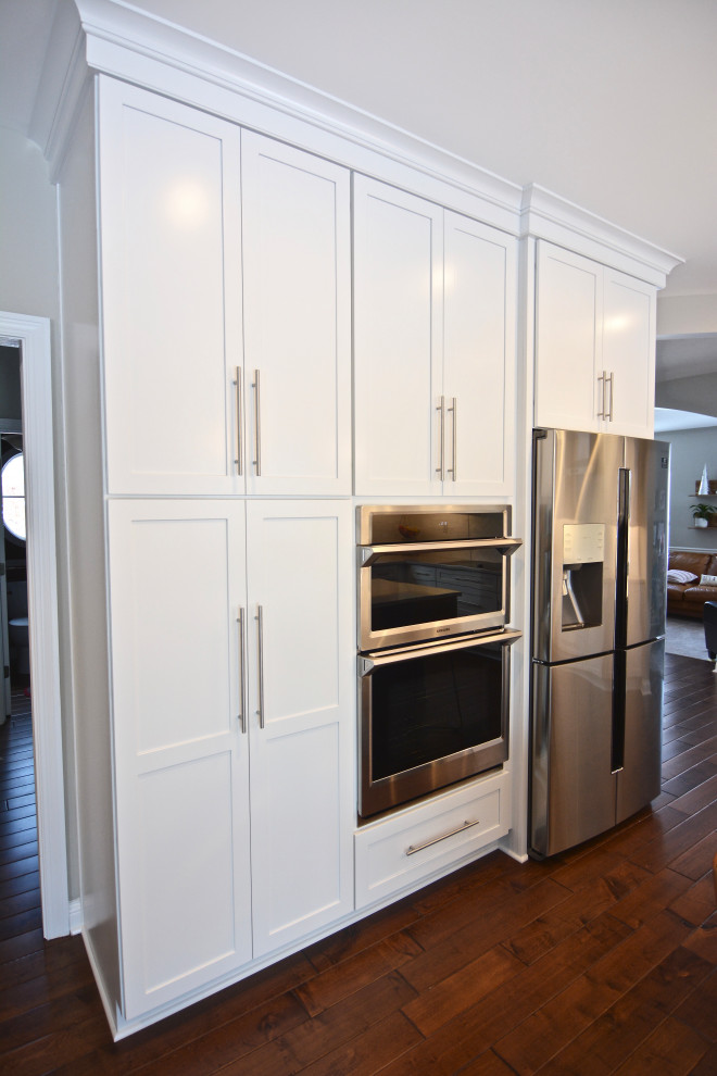 Example of a transitional kitchen design in Indianapolis