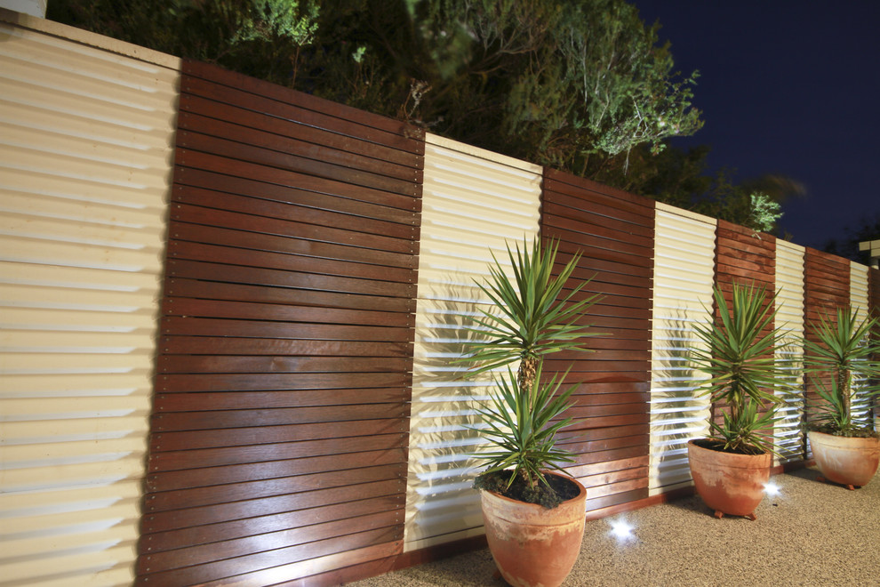 Photo of a large contemporary deck in Geelong.