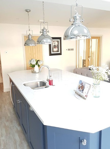 Country kitchen in London with quartzite benchtops and white benchtop.
