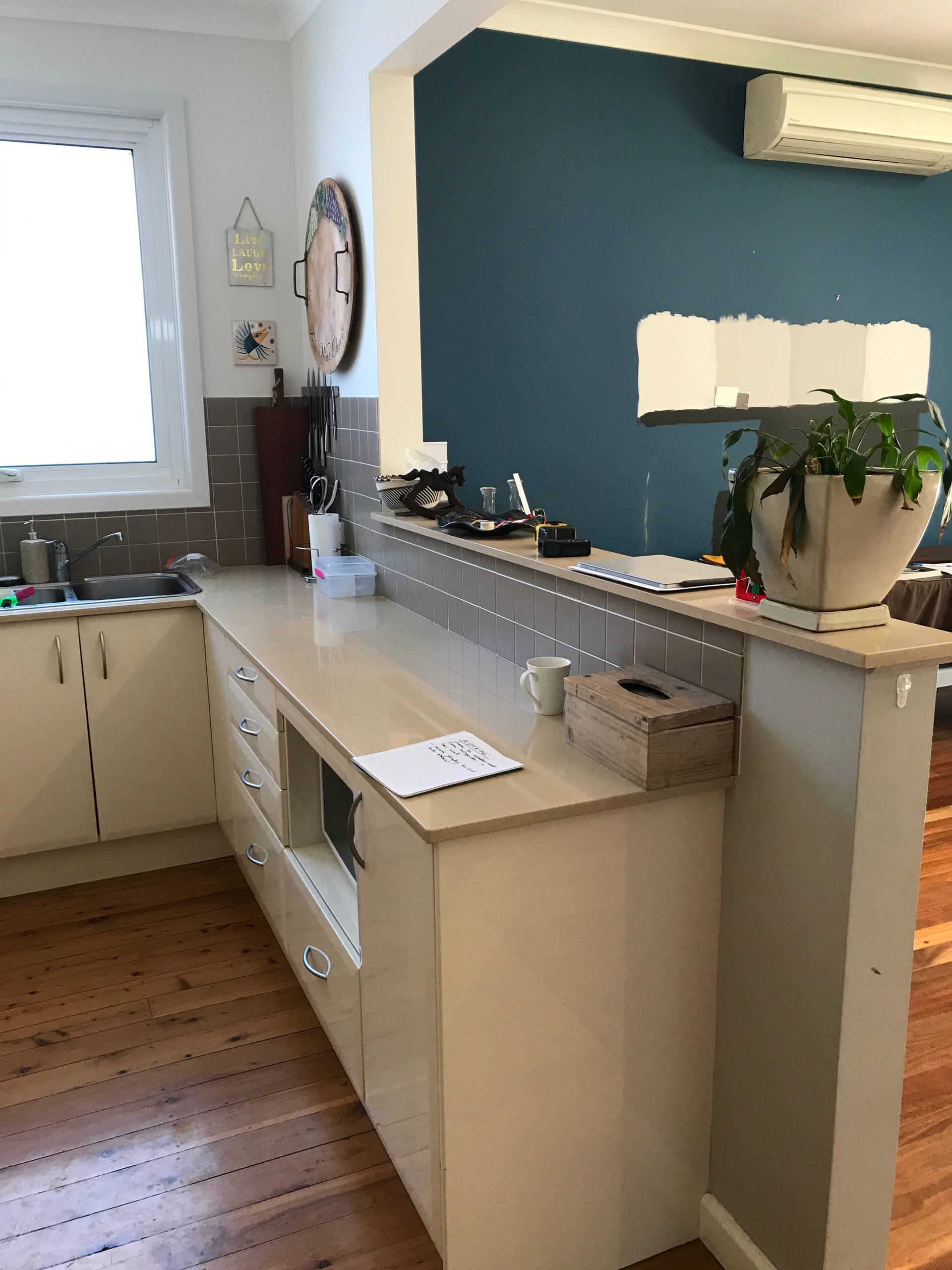A KITCHEN WITH MANY DIFFERENCES - COMPLETES THE HOME