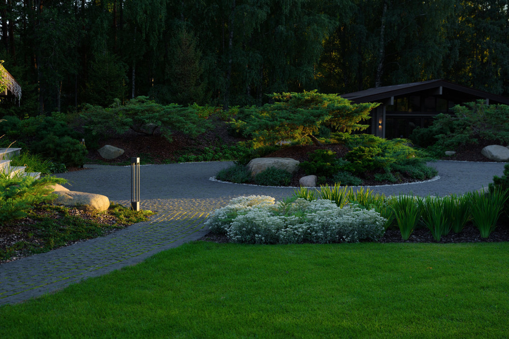 За тремя холмами