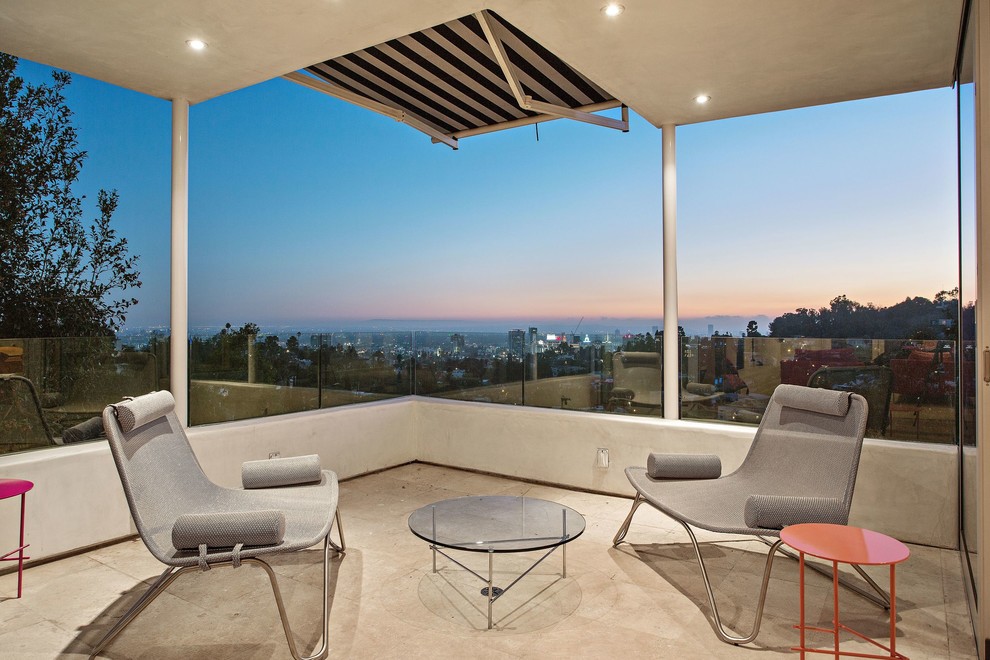 This is an example of a large modern patio in Los Angeles.