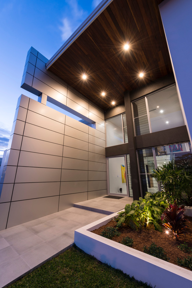 Contemporary entryway in Gold Coast - Tweed.