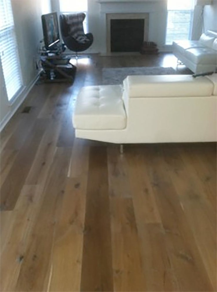This is an example of a modern living room in Los Angeles with medium hardwood floors.