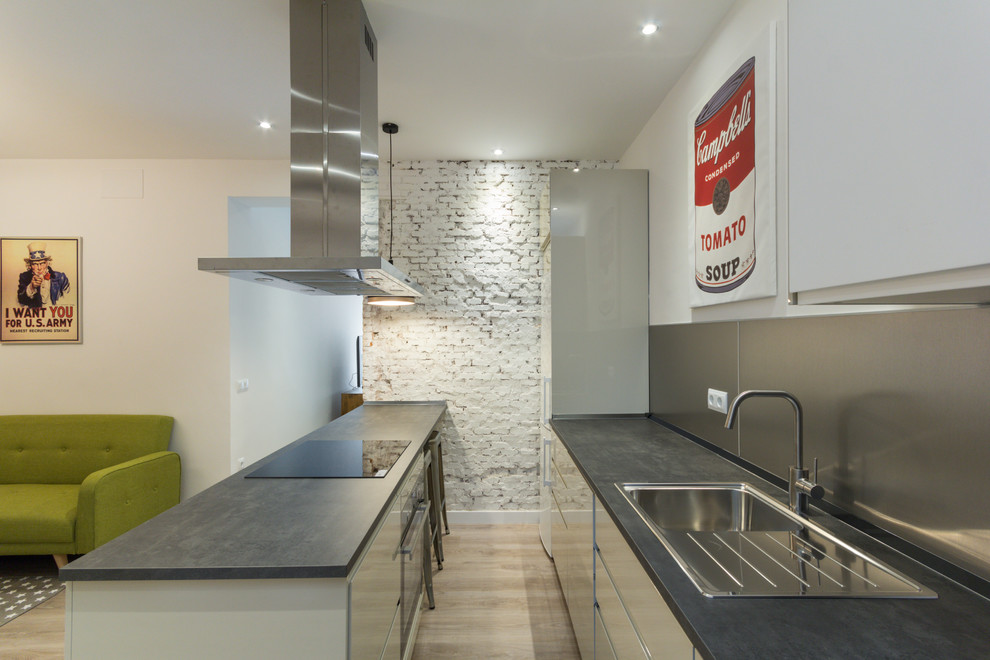 This is an example of a kitchen in Madrid.