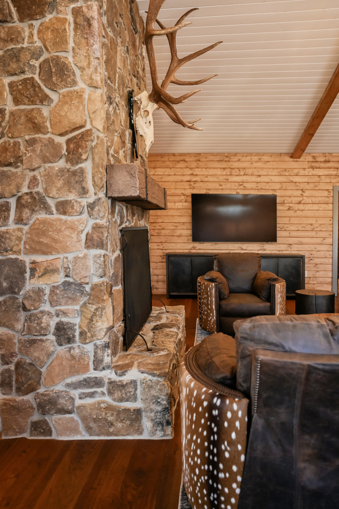 Inspiration for a rustic home design remodel in Houston