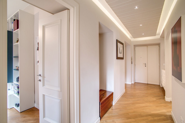 LA CASA DI FRANCO contemporary-hallway-and-landing