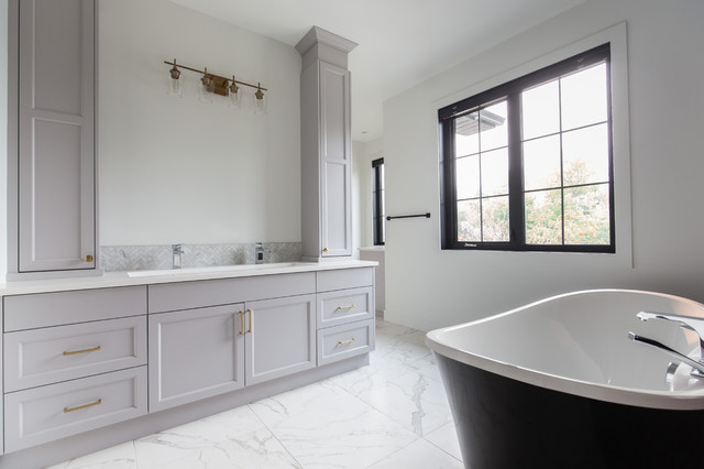 Parkdale Residence - Corefront klassisch-modern-badezimmer