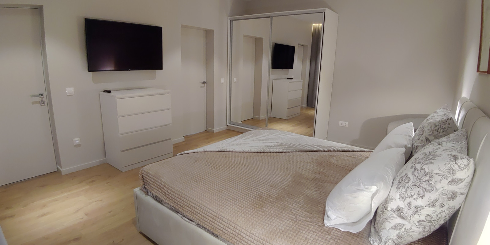 Частный дом в Нижней Гостагайке в светлом минималистичном стиле