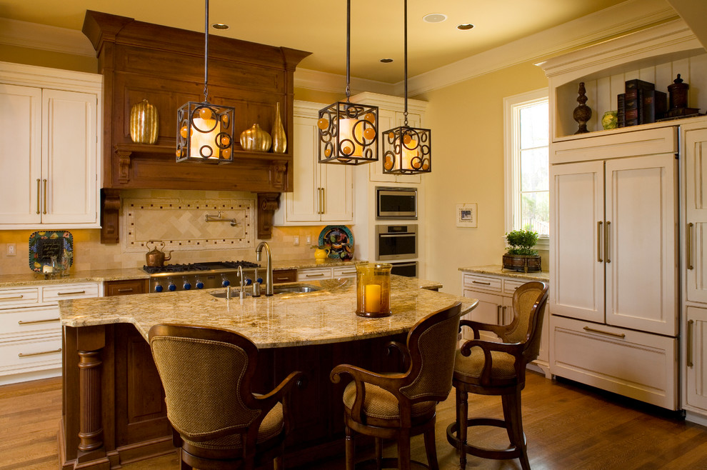 Inspiration for a traditional kitchen in Charlotte.