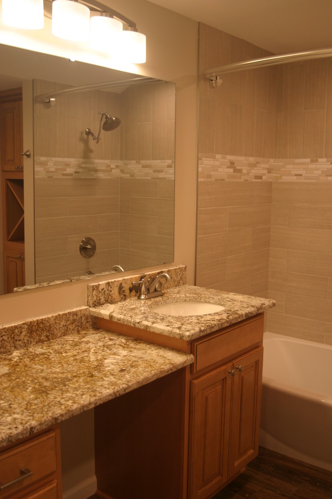 Large transitional home design photo