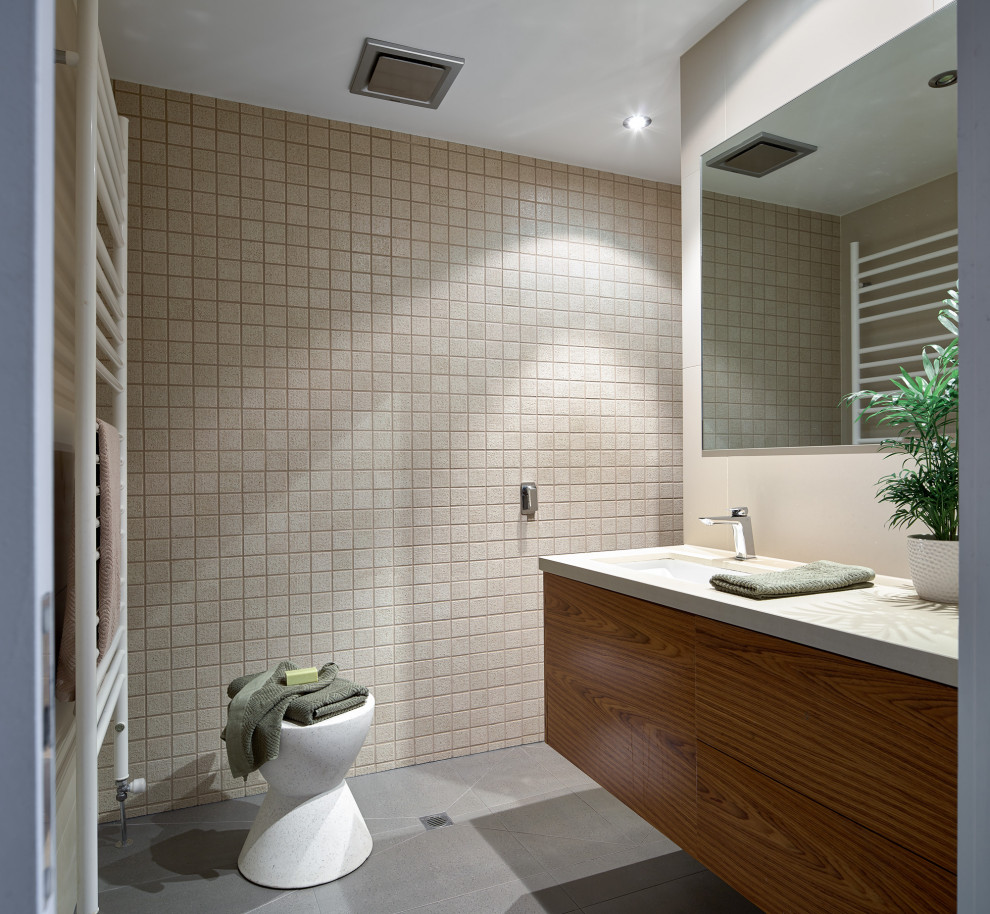 メルボルンにあるお手頃価格の中くらいなミッドセンチュリースタイルのおしゃれな浴室 (オープン型シャワー、セラミックタイルの床、アンダーカウンター洗面器、オープンシャワー、洗面台1つ、フローティング洗面台) の写真