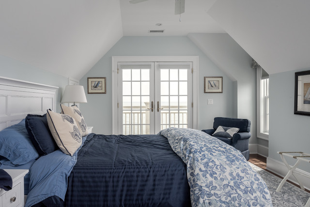 Luxury Custom Waterfront Home stile-marinaro-camera-da-letto