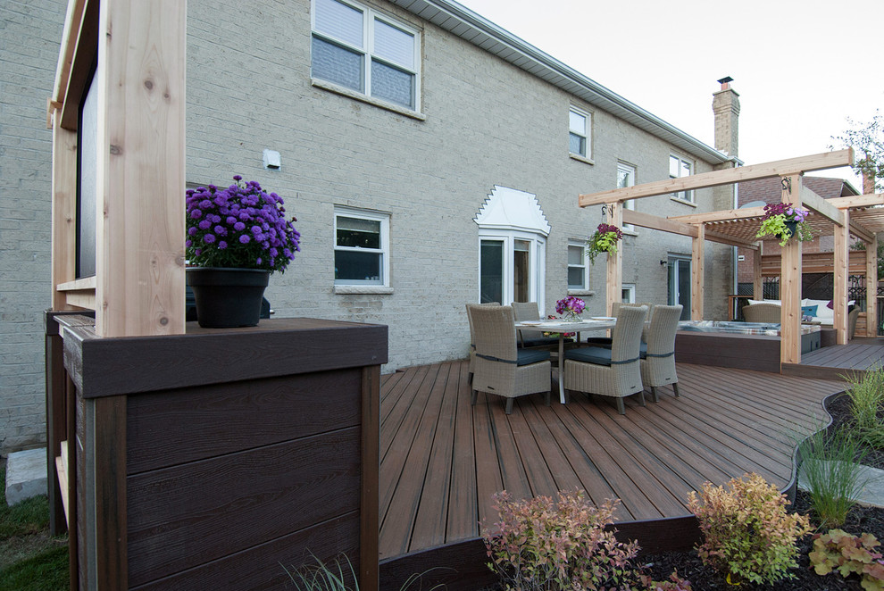 Transitional deck in Toronto.