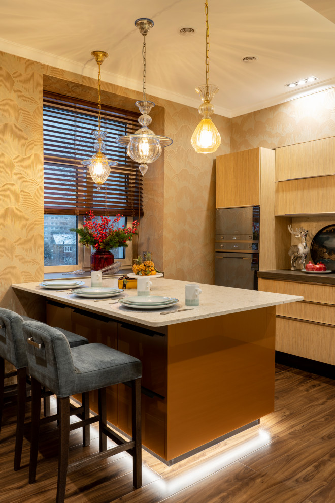 Все началось с желтого дивана...