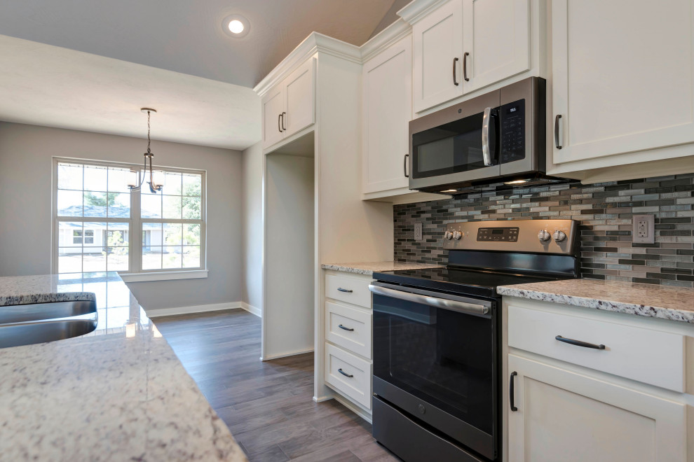 Kitchen - transitional kitchen idea