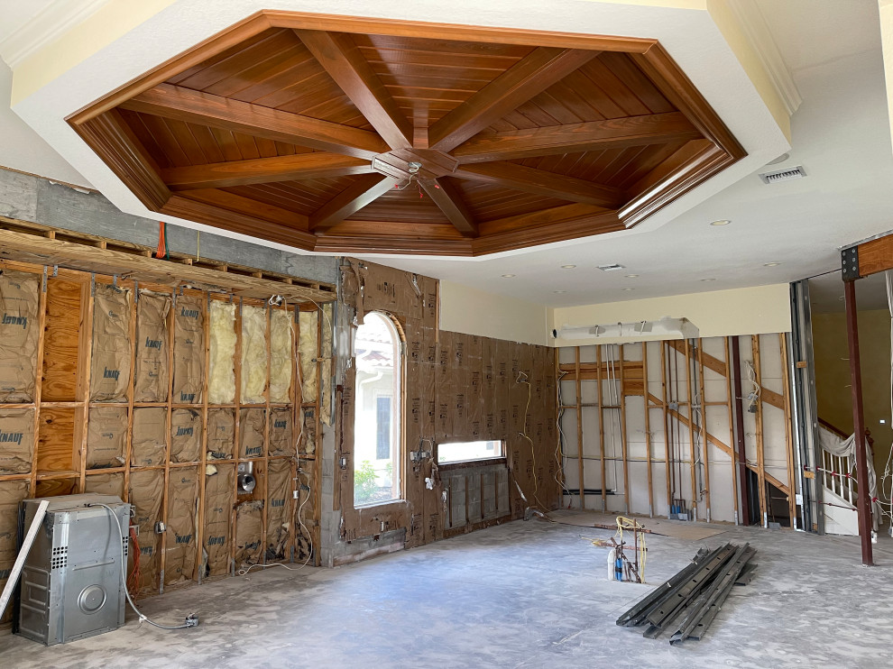 Large transitional home design photo in Miami
