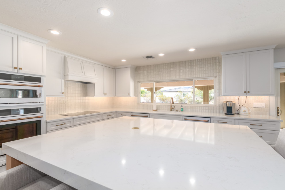Example of a transitional kitchen design in Phoenix