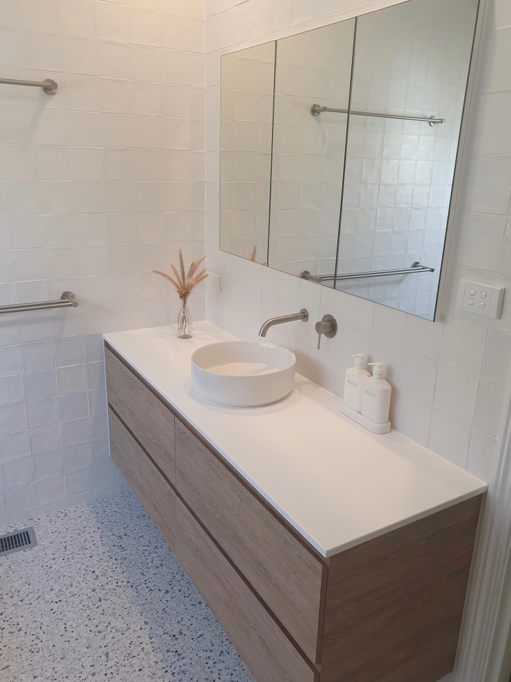 Contemporary bathroom in Melbourne.